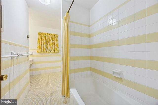 132 OSAGE LN, Newark, DE 19711