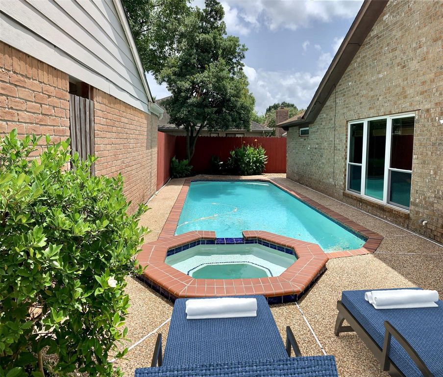 14135 Sandfield Drive, Houston, TX 77077