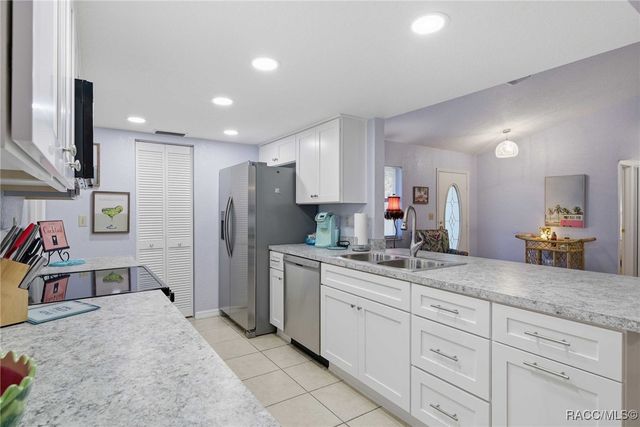 8422 W Bradshaw Street, Homosassa, FL 34448