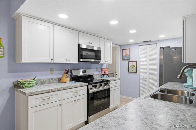 8422 W Bradshaw Street, Homosassa, FL 34448