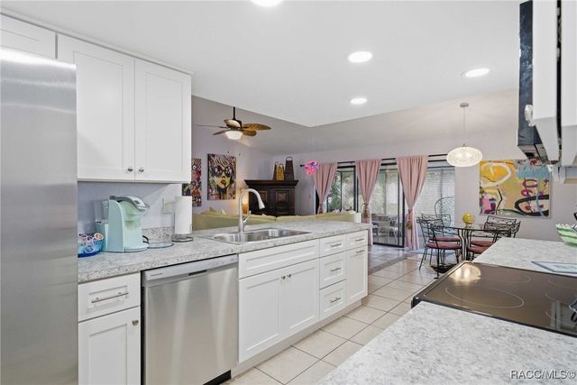 8422 W Bradshaw Street, Homosassa, FL 34448