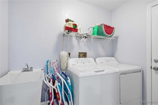 8422 W Bradshaw Street, Homosassa, FL 34448