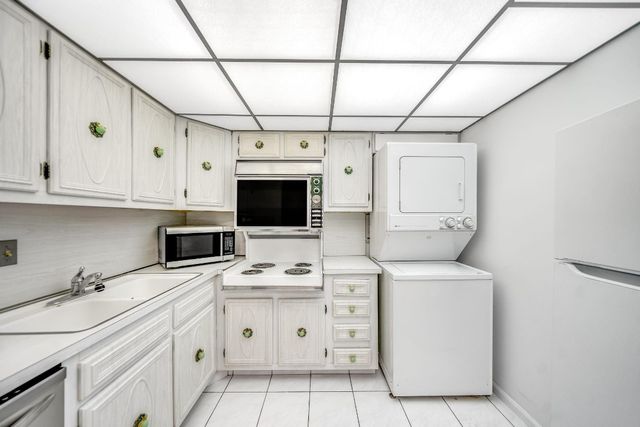 150 Cypress Club Drive 528, Pompano Beach, FL 33060