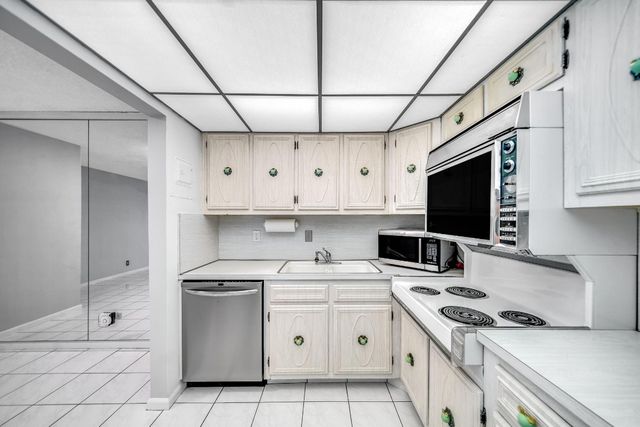 150 Cypress Club Drive 528, Pompano Beach, FL 33060