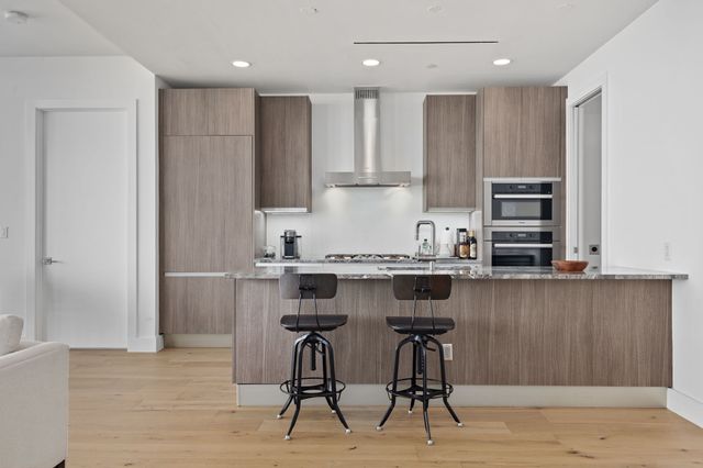 3130 N Harwood Street 2005, Dallas, TX 75201