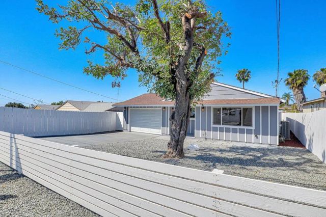 952 Galapago St, Spring Valley, CA 91977