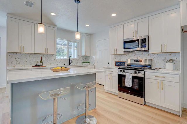 952 Galapago St, Spring Valley, CA 91977