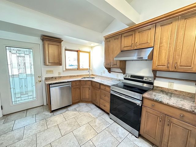 24 Hemlock Dr, Natick, MA 01760