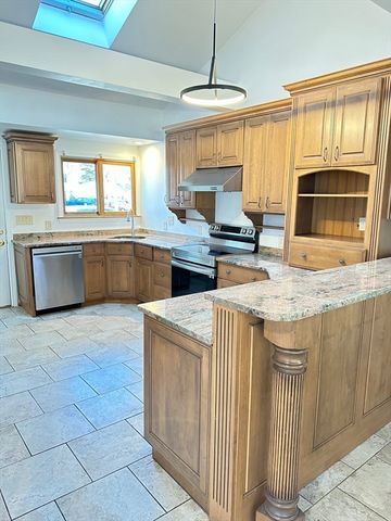 24 Hemlock Dr, Natick, MA 01760