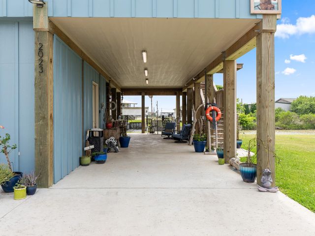 2023 County Road 201, Sargent, TX 77414