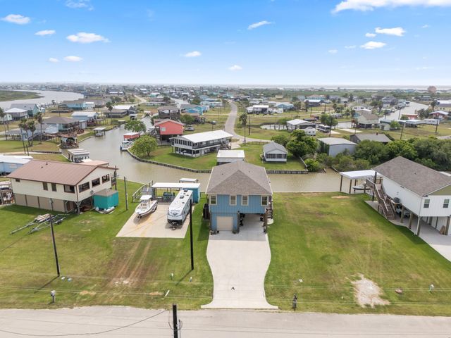 2023 County Road 201, Sargent, TX 77414