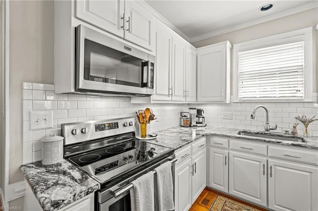 2803 Hackney Way, Jamestown, NC 27282