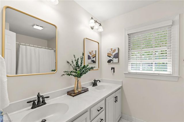 2803 Hackney Way, Jamestown, NC 27282
