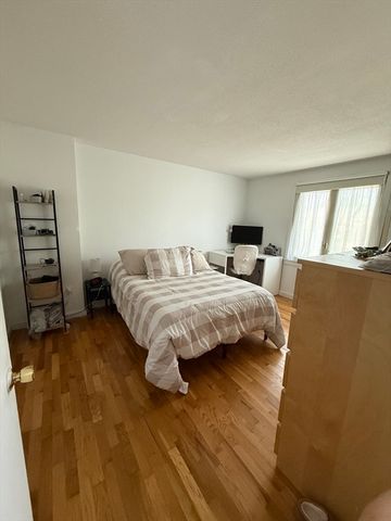 399 Great Rd 4, Acton, MA 01720