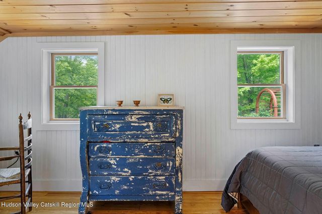 4266 Ny-212, Lake Hill, NY 12448