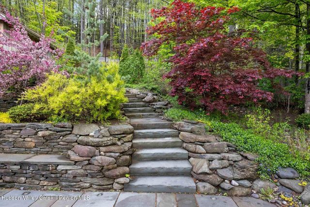 4266 Ny-212, Lake Hill, NY 12448