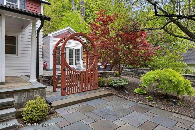 4266 Ny-212, Lake Hill, NY 12448