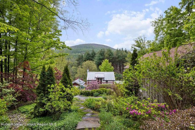 4266 Ny-212, Lake Hill, NY 12448