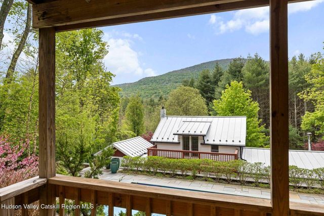4266 Ny-212, Lake Hill, NY 12448
