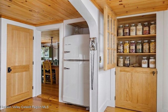 4266 Ny-212, Lake Hill, NY 12448
