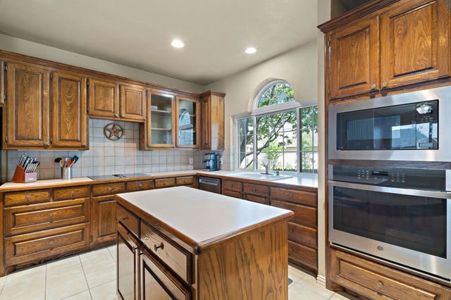 8801 Saint Annes Court, Fort Worth, TX 76179