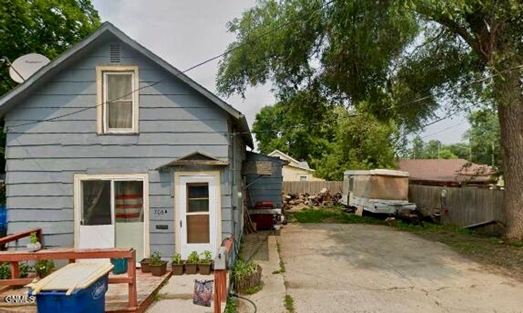 706 2nd Street SW, Jamestown, ND 58401