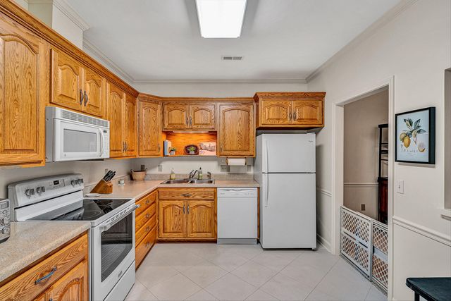 3050 McVitty Forest Dr Apt 106, Roanoke, VA 24018