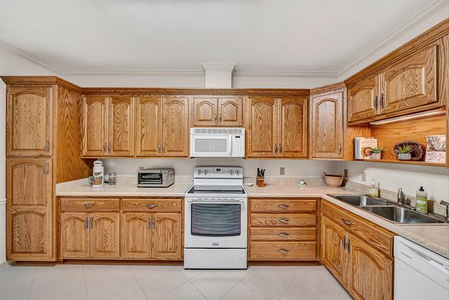3050 McVitty Forest Dr Apt 106, Roanoke, VA 24018
