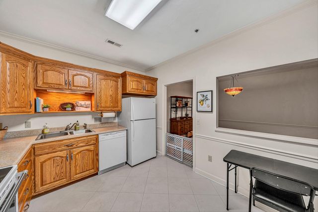 3050 McVitty Forest Dr Apt 106, Roanoke, VA 24018