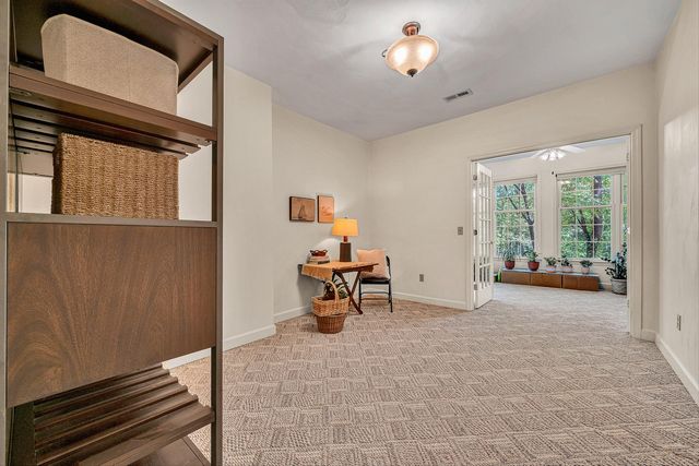 3050 McVitty Forest Dr Apt 106, Roanoke, VA 24018