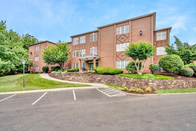 3050 McVitty Forest Dr Apt 106, Roanoke, VA 24018