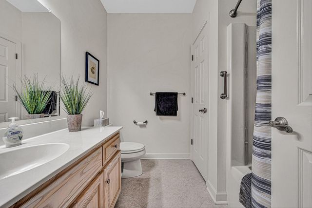 3050 McVitty Forest Dr Apt 106, Roanoke, VA 24018