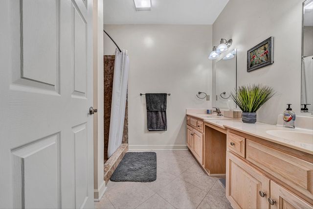 3050 McVitty Forest Dr Apt 106, Roanoke, VA 24018