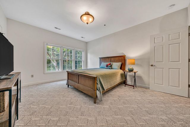 3050 McVitty Forest Dr Apt 106, Roanoke, VA 24018