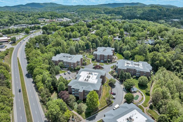 3050 McVitty Forest Dr Apt 106, Roanoke, VA 24018
