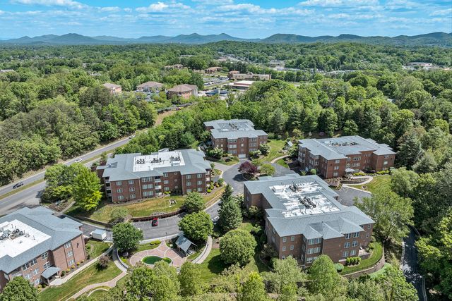 3050 McVitty Forest Dr Apt 106, Roanoke, VA 24018
