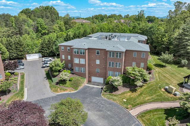 3050 McVitty Forest Dr Apt 106, Roanoke, VA 24018
