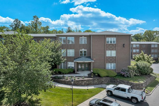 3050 McVitty Forest Dr Apt 106, Roanoke, VA 24018