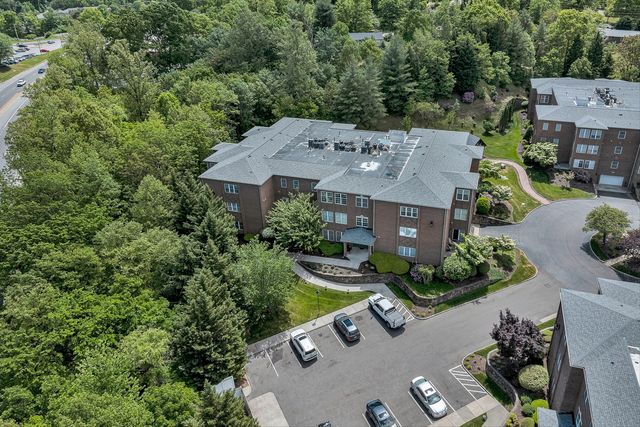 3050 McVitty Forest Dr Apt 106, Roanoke, VA 24018