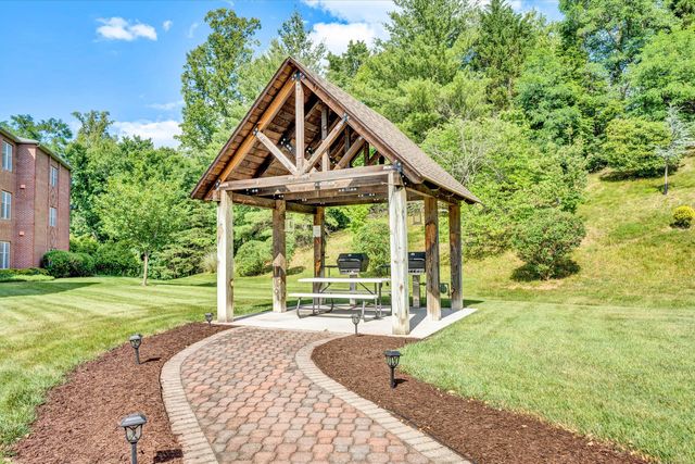3050 McVitty Forest Dr Apt 106, Roanoke, VA 24018