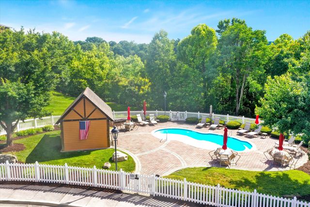 3050 McVitty Forest Dr Apt 106, Roanoke, VA 24018