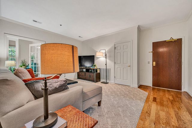 3050 McVitty Forest Dr Apt 106, Roanoke, VA 24018