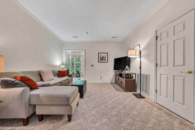 3050 McVitty Forest Dr Apt 106, Roanoke, VA 24018