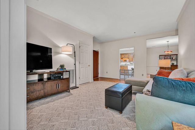 3050 McVitty Forest Dr Apt 106, Roanoke, VA 24018