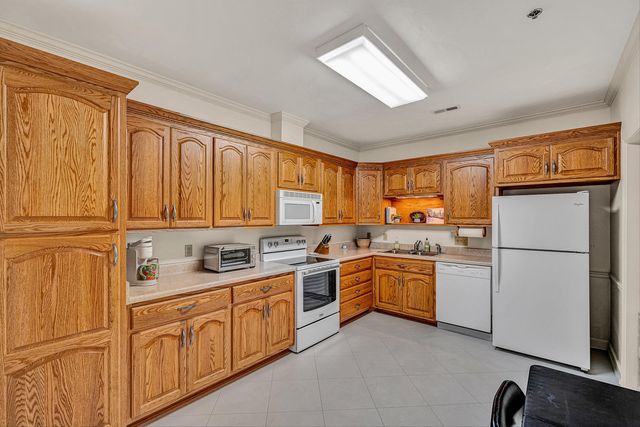 3050 McVitty Forest Dr Apt 106, Roanoke, VA 24018