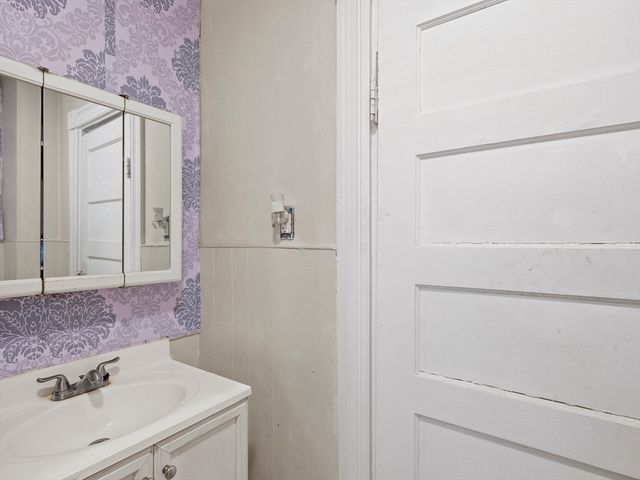 72 Sagamore Ave, Chelsea, MA 02150