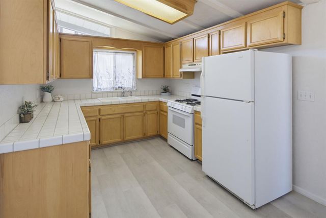 5709 El Campo Way, North Highlands, CA 95660