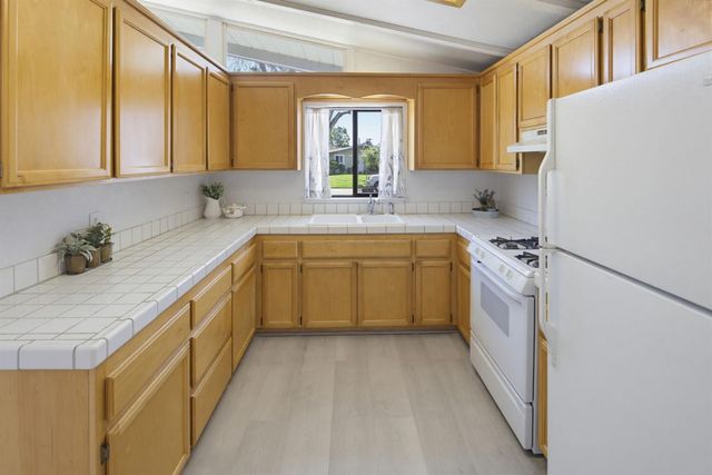 5709 El Campo Way, North Highlands, CA 95660
