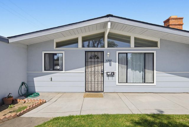 5709 El Campo Way, North Highlands, CA 95660