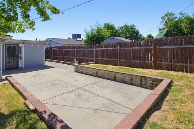 5709 El Campo Way, North Highlands, CA 95660